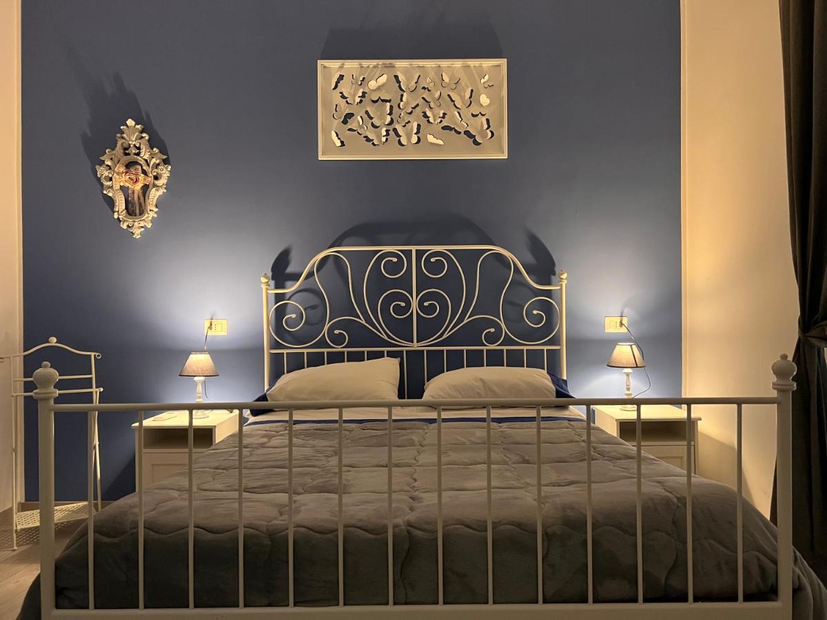 Vico Longo 25 - Ensuit Flat In The Heart Of Napels Buitenkant foto