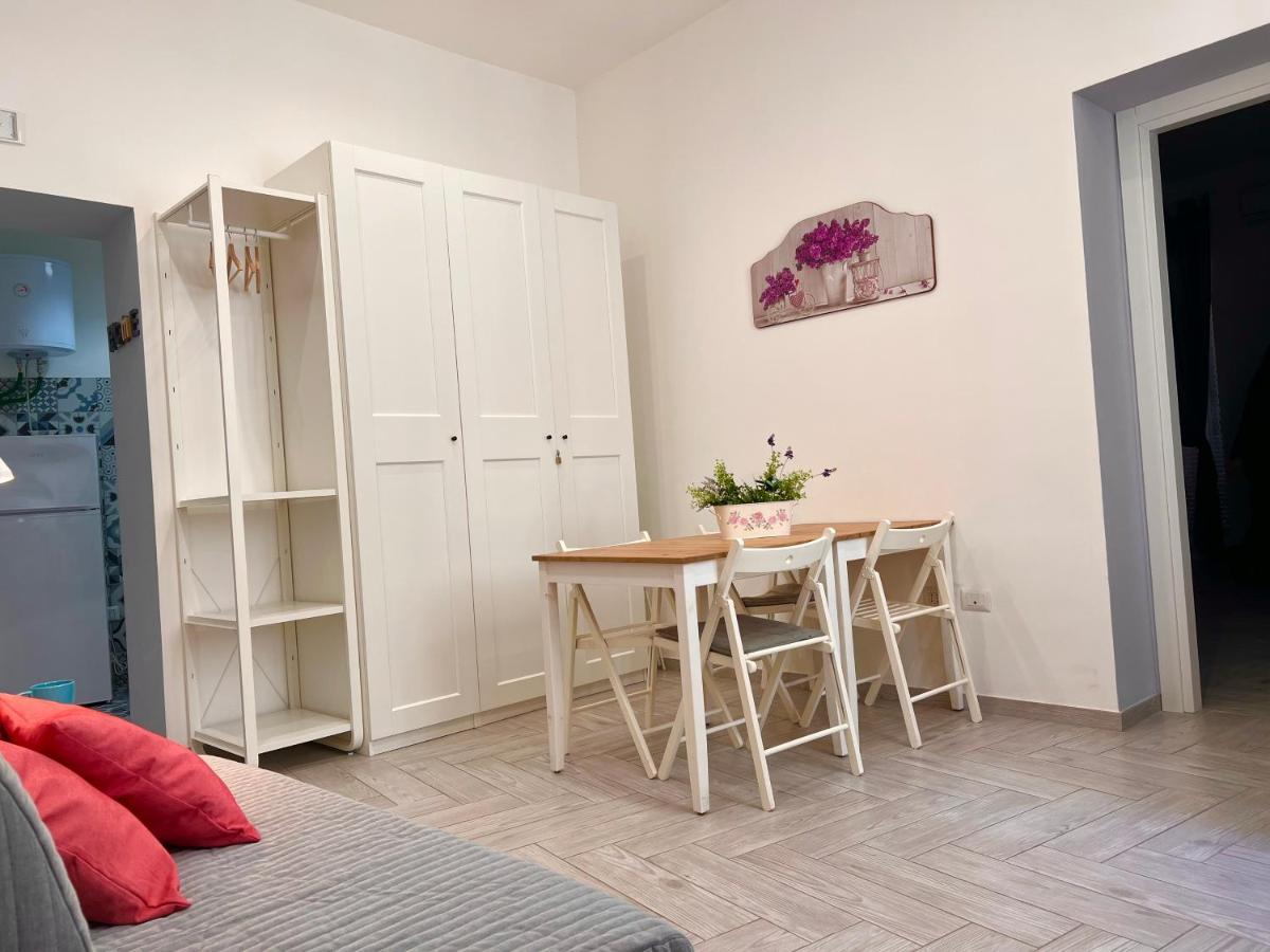 Vico Longo 25 - Ensuit Flat In The Heart Of Napels Buitenkant foto