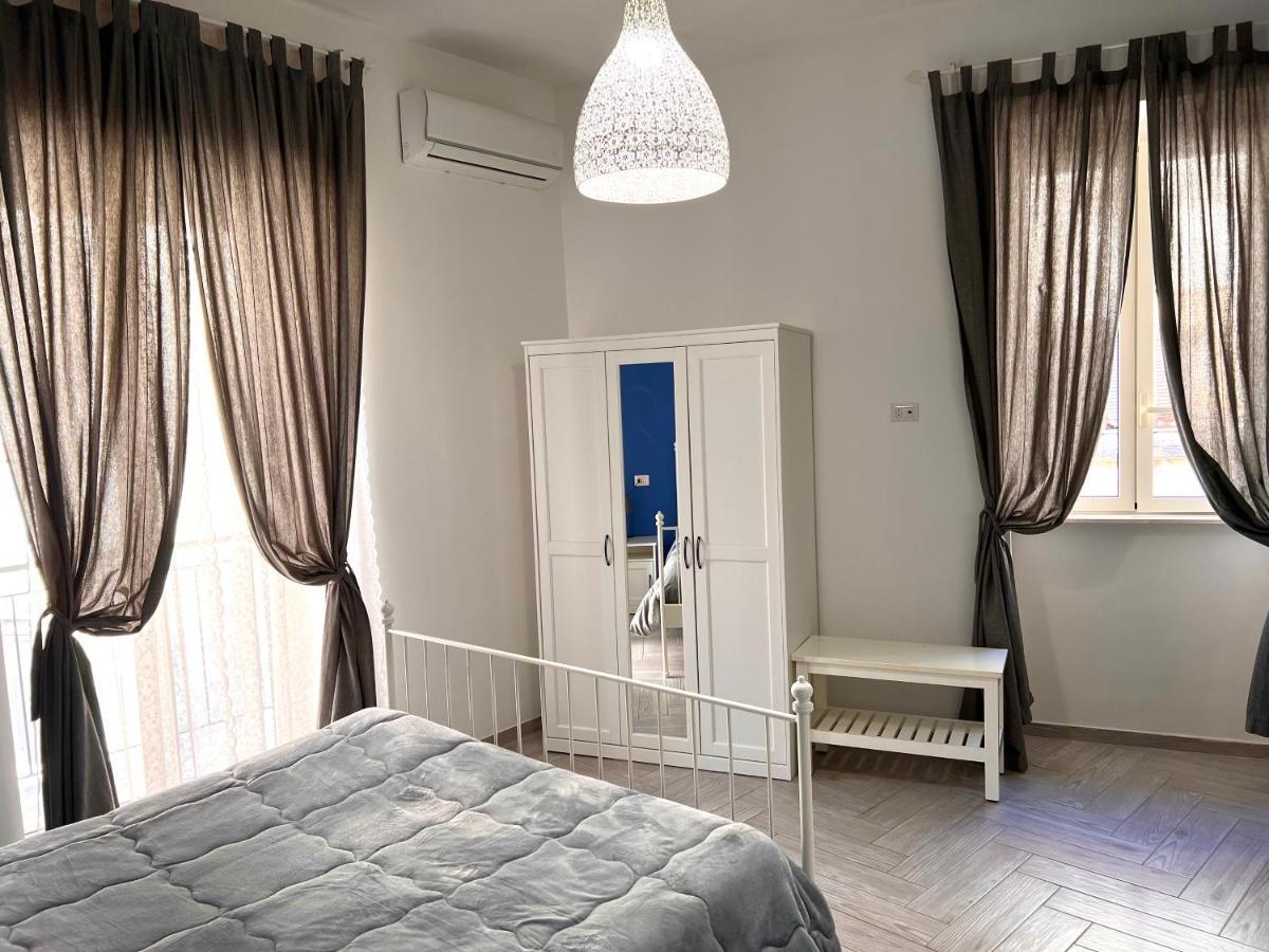Vico Longo 25 - Ensuit Flat In The Heart Of Napels Buitenkant foto