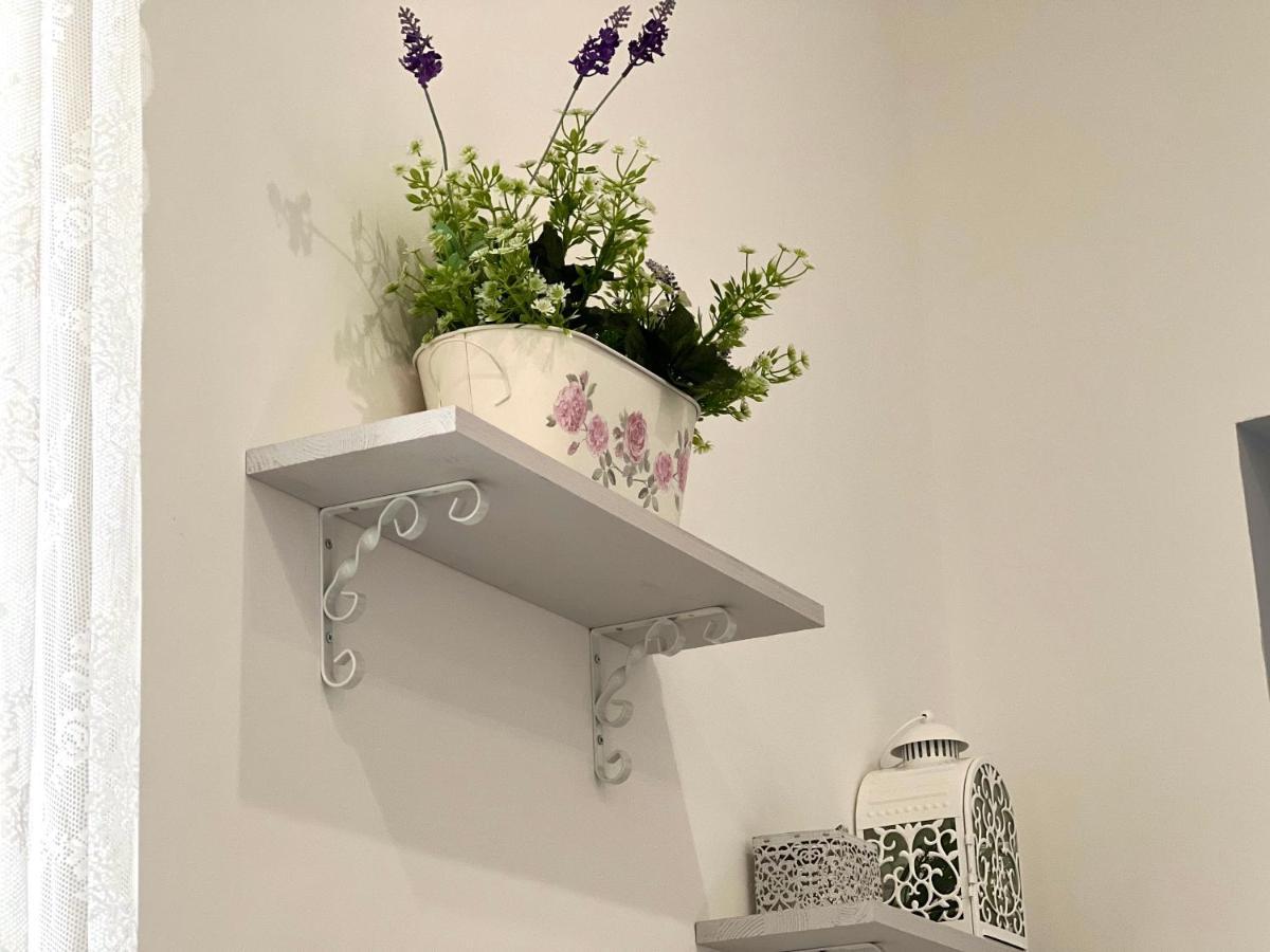 Vico Longo 25 - Ensuit Flat In The Heart Of Napels Buitenkant foto