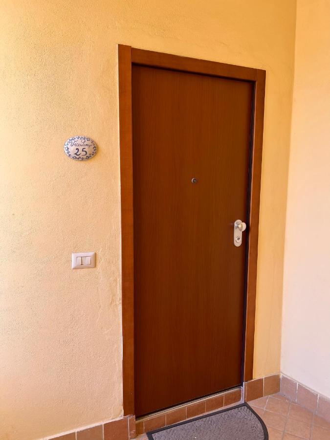 Vico Longo 25 - Ensuit Flat In The Heart Of Napels Buitenkant foto