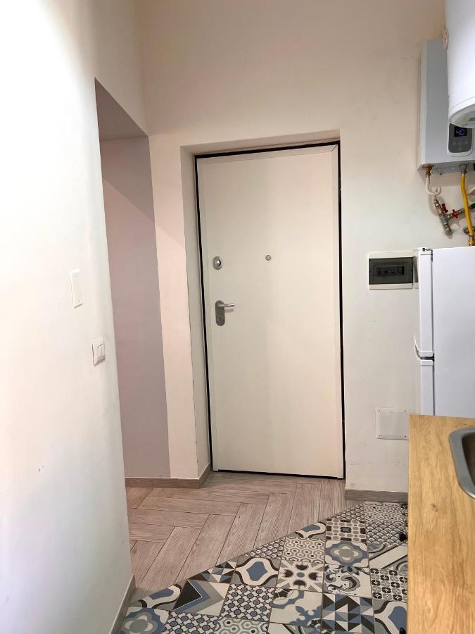 Vico Longo 25 - Ensuit Flat In The Heart Of Napels Buitenkant foto