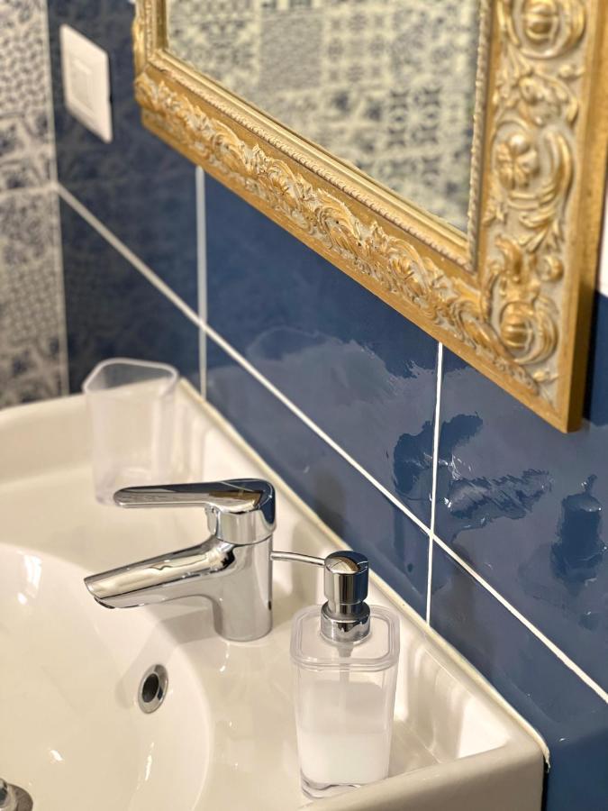Vico Longo 25 - Ensuit Flat In The Heart Of Napels Buitenkant foto