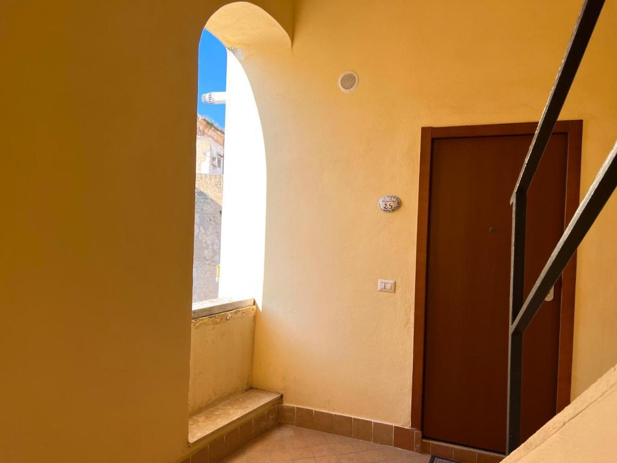 Vico Longo 25 - Ensuit Flat In The Heart Of Napels Buitenkant foto