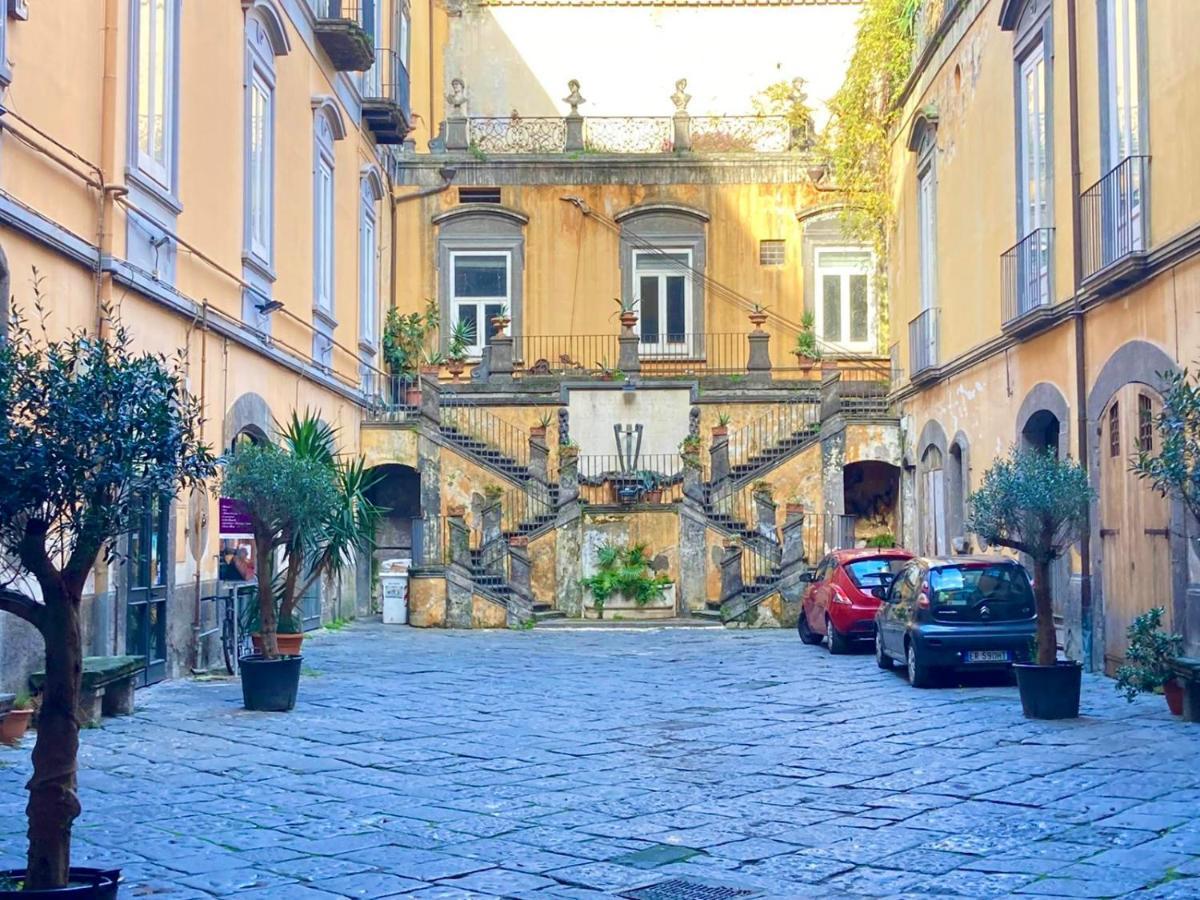 Vico Longo 25 - Ensuit Flat In The Heart Of Napels Buitenkant foto